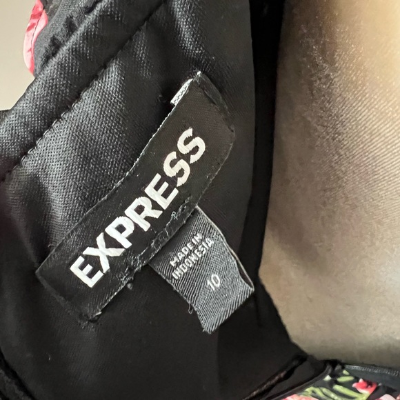 🌟HOST PICK🌟 Beautiful like new floral Express mini dress - Picture 6 of 7